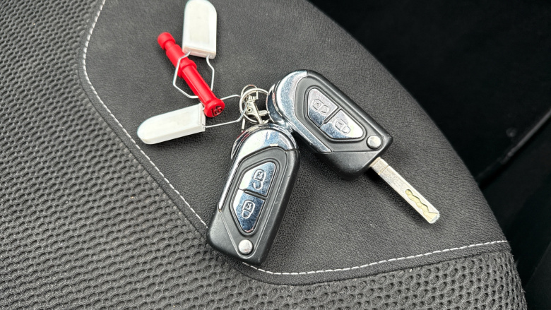 DS 3 1.2 PureTech 82 Chic 3dr Petrol Hatchback